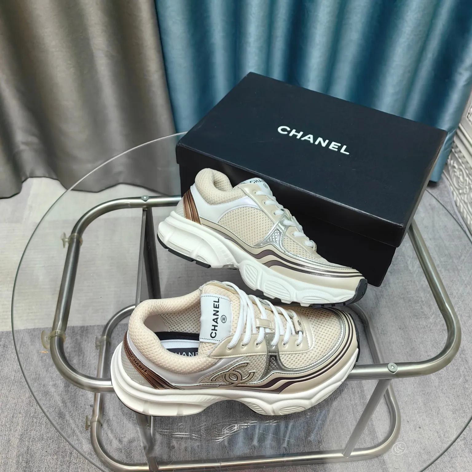 p680🐮🐮Chanel Chanel dad shoes, men and women couples - 2025 counter top casual sports shoes This classic design; the upper is electro-embroidered with a variety of techniques; the outsole is fashionable and sporty; it is unusual to incorporate a variety of color matching elements... The diversified mix and match is very beautiful and versatile, casual, fashionable, sports and outdoor can be taken into account... ꫛꫀꪝ Go➫ Material: ❶Upper is made of: Original imported first-layer silk cowhide + original waterproof cloth + original first-layer cowhide ❷Inner lining: original sheep lining + mesh ❸Outsole based on: original TPU combination outsole Special counter boutique packaging complete set for women 35–41